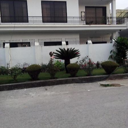 New City Lodges Guesthouse İslamabad Dış mekan fotoğraf